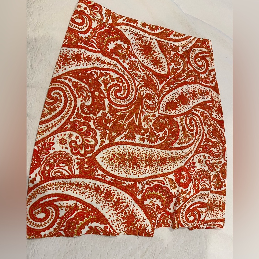 Lightweight size 8 pencil skirt form J Crew